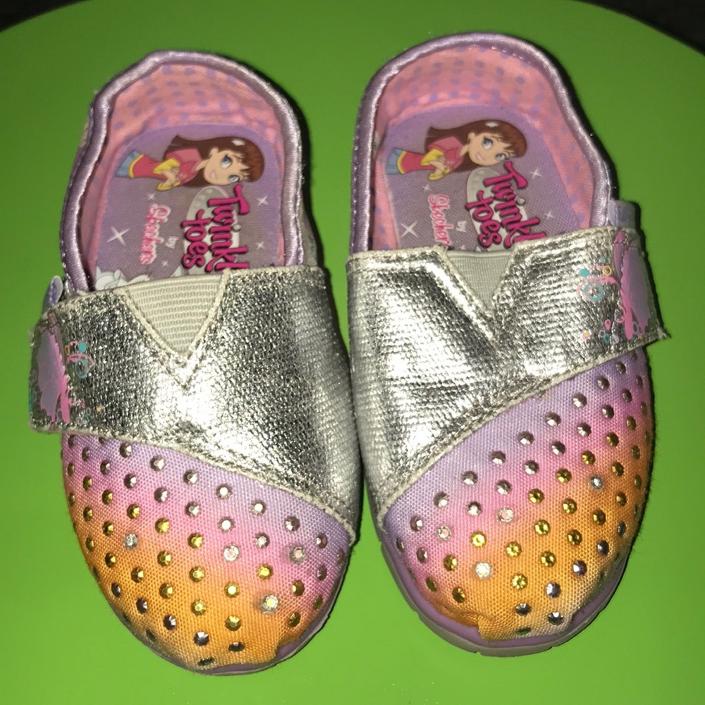Sketchers TwinkleToes size 6 light up w/ Velcro